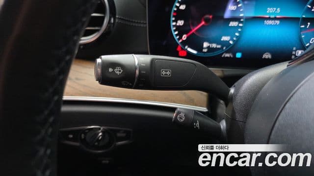 Mercedes-Benz E-Class 2021 — фото 16 из 20