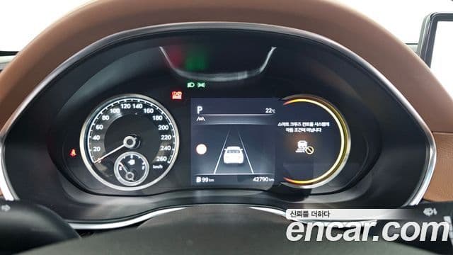 Genesis Electrified G80 2023 — Şəkil 8/20