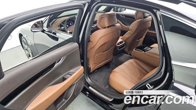 Genesis Electrified G80 2023 — Şəkil 18/20