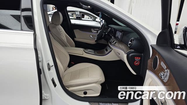 Mercedes-Benz E-Class 2021 — фото 11 из 20