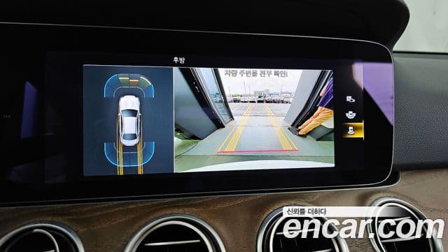 Mercedes-Benz E-Class 2021 — фото 15 из 20