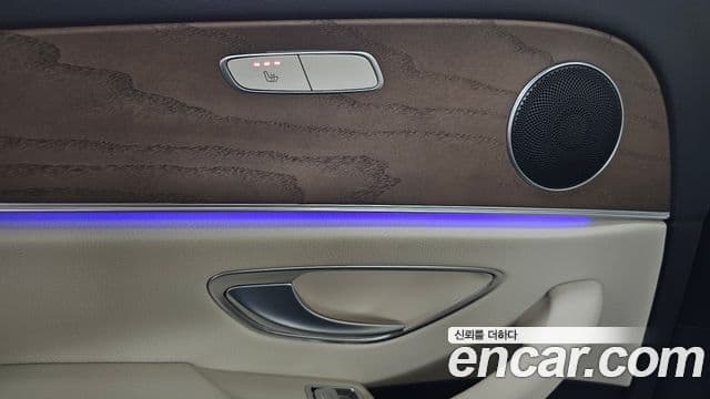 Mercedes-Benz E-Class 2021 — фото 18 из 20