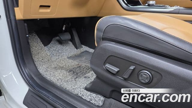 Kia Carnival 2023 — Фото 16/20