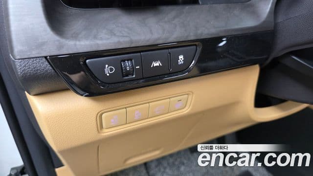 Kia Carnival 2023 — Фото 18/20