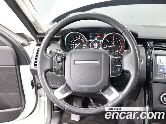 Land Rover Discovery 5 2019 — ფოტო 14/20