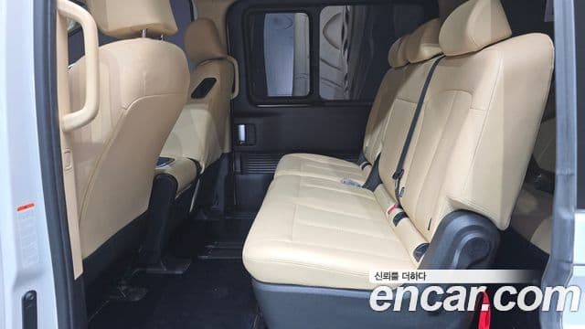 Hyundai Staria 2023 — фото 12 из 20
