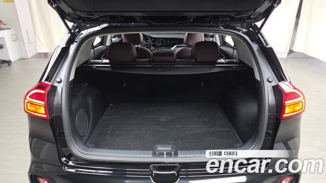 Kia Niro 2021 — фото 16 из 20