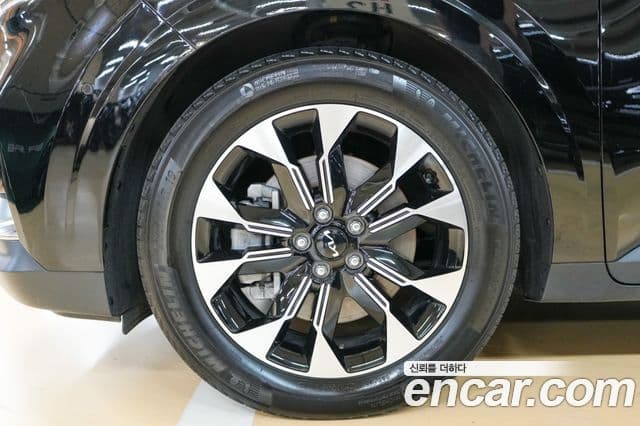 Kia Carnival 2023 — ფოტო 5/20
