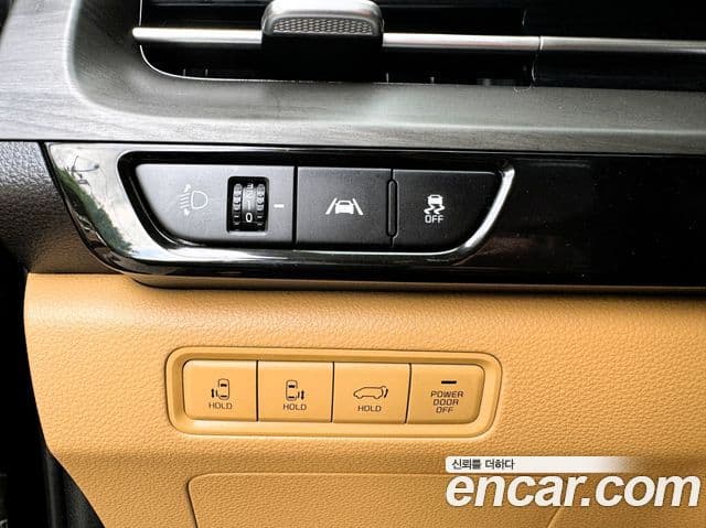 Kia Carnival 2021 — фото 12 из 20