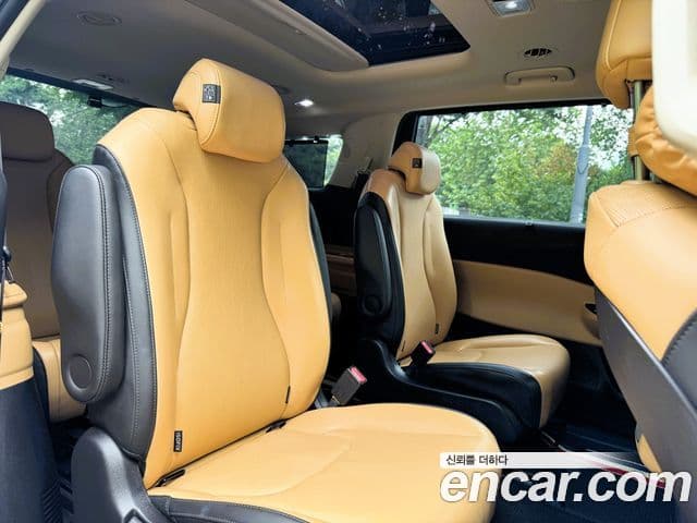 Kia Carnival 2021 — фото 17 из 20