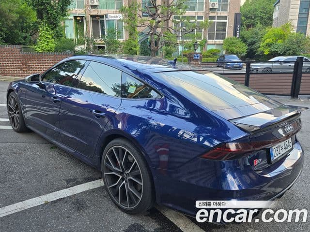 Audi A7 2021 — фото 2 из 11