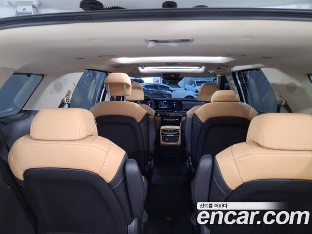 Kia Carnival 2022 — фото 16 из 17