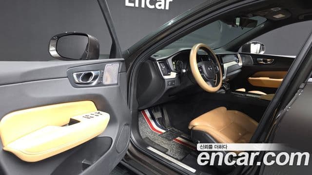 Volvo XC60 2018 — фото 9 из 20