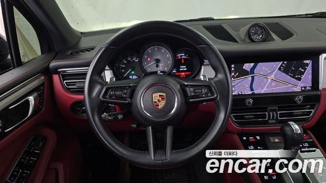 Porsche Macan 2023 — фото 13 из 20
