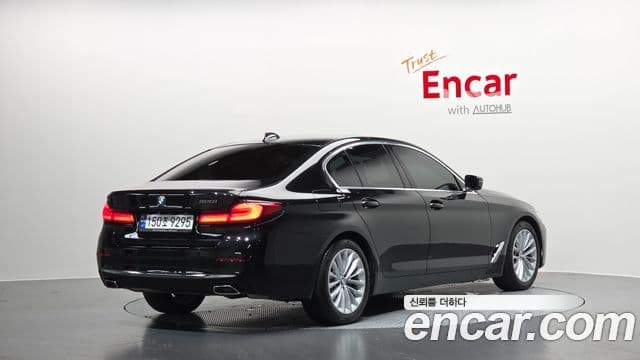 BMW 5 Series 2023 — фото 2 из 20