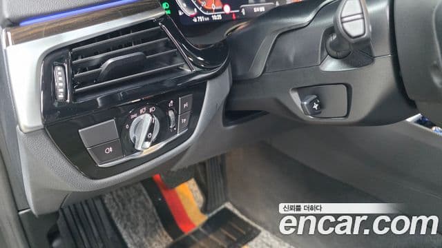 BMW 5 Series 2023 — фото 20 из 20