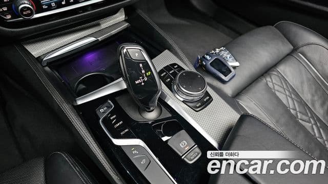 BMW 5 Series 2019 — фото 9 из 20