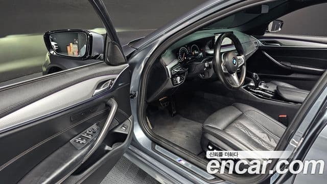 BMW 5 Series 2019 — фото 10 из 20