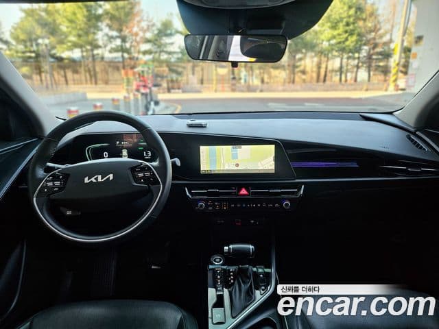 Kia Niro 2022 — Фото 10/20