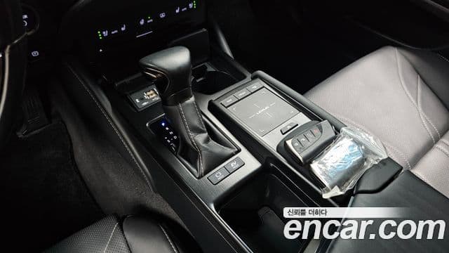 Lexus ES300h 2021 — Şəkil 9/20