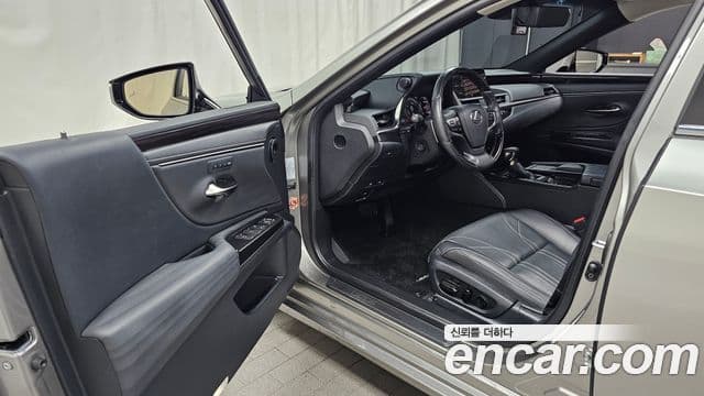 Lexus ES300h 2021 — Şəkil 10/20