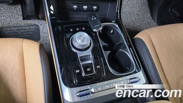 Kia Carnival 2021 — фото 9 из 20