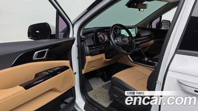 Kia Carnival 2021 — фото 10 из 20