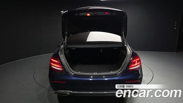 Mercedes-Benz E-Class 2019 — Фото 20/20