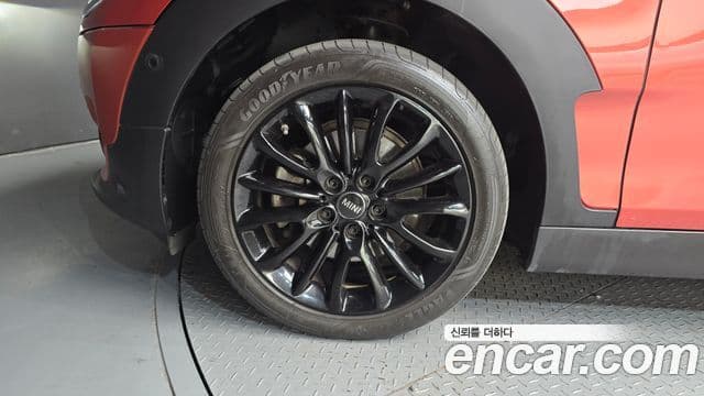 Mini Cooper Clubman 2022 — Фото 5/20