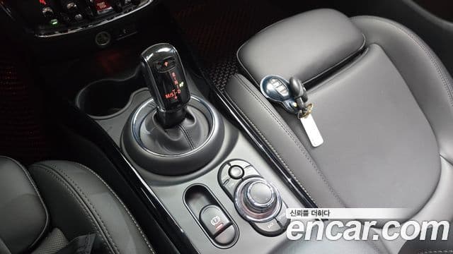 Mini Cooper Clubman 2022 — Фото 9/20
