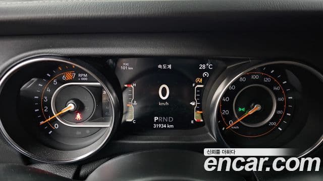 Jeep Wrangler 2021 — ფოტო 8/20