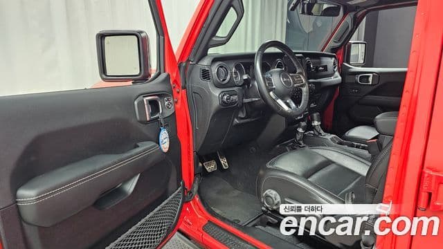 Jeep Wrangler 2021 — ფოტო 10/20