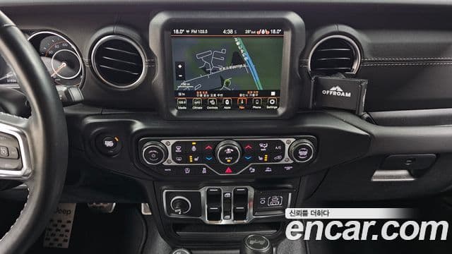 Jeep Wrangler 2021 — ფოტო 13/20