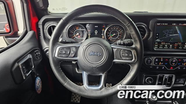 Jeep Wrangler 2021 — ფოტო 14/20