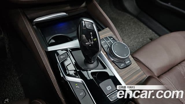 BMW 5 Series 2019 — фото 9 из 20