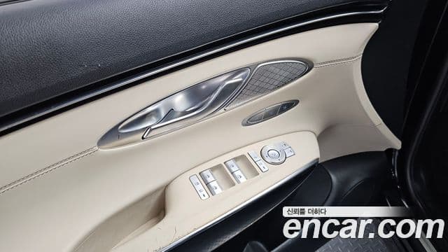 Genesis GV70 2021 — ფოტო 13/20