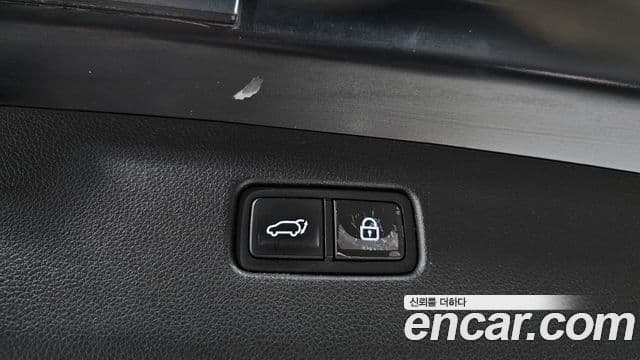 Genesis GV70 2021 — ფოტო 17/20