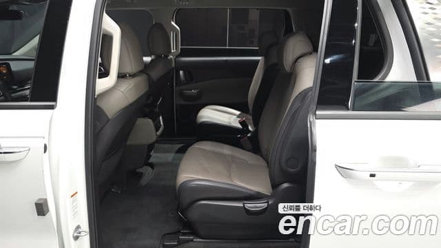 Kia Carnival 2024 — фото 11 из 20