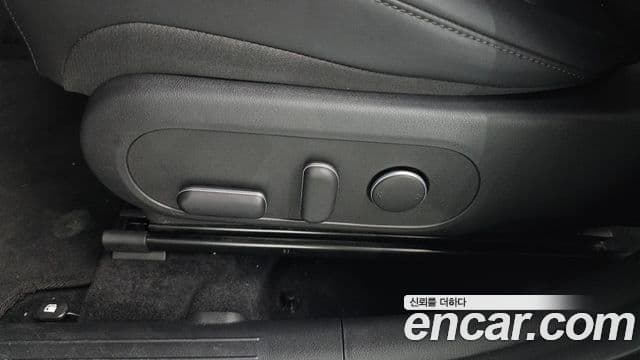 Hyundai Kona 2023 — Фото 18/20