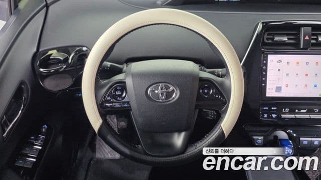 Toyota Prius 2019 — Şəkil 13/20