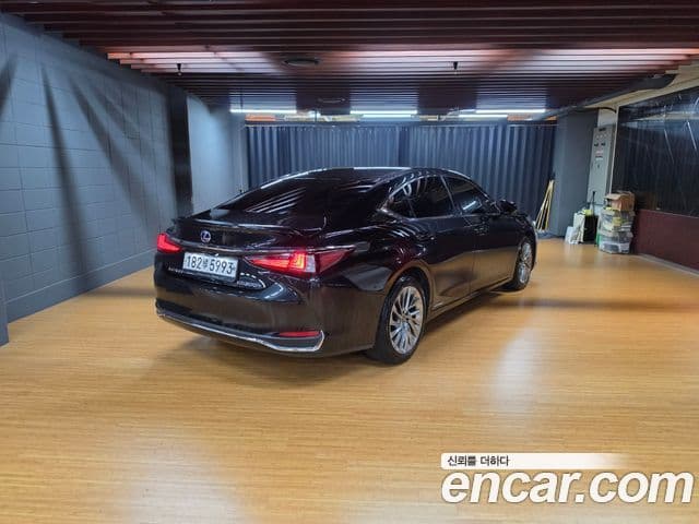 Lexus ES300h 2020 — ფოტო 1/18