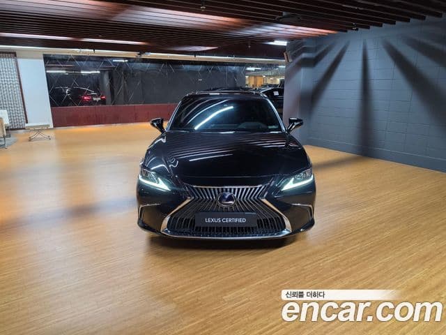 Lexus ES300h 2020 — ფოტო 2/18