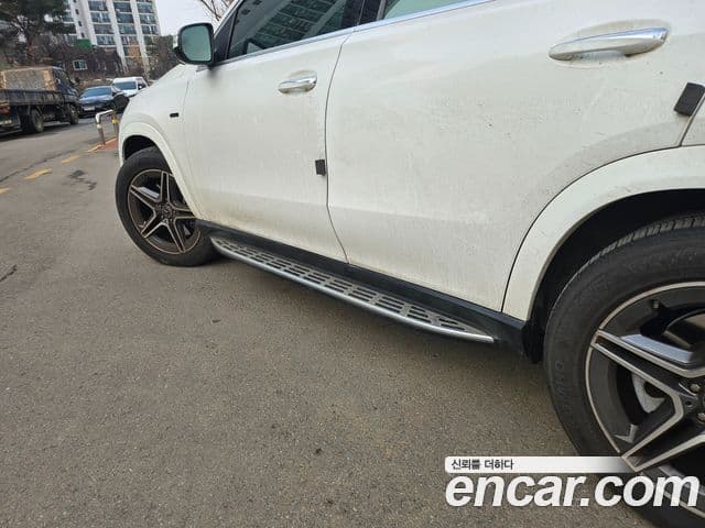 Mercedes-Benz GLE-Class 2021 — фото 15 из 17
