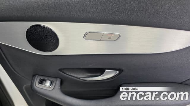 Mercedes-Benz GLC-Class 2019 — Şəkil 18/20