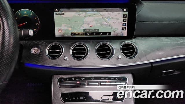 Mercedes-Benz E-Class 2020 — фото 13 из 20
