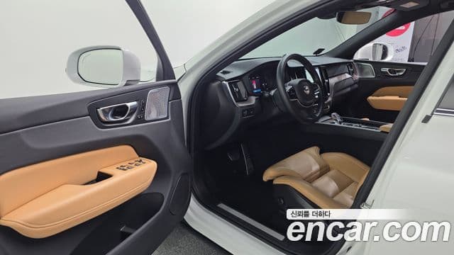 Volvo XC60 2022 — фото 10 из 20