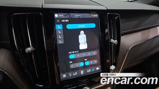 Volvo XC60 2022 — фото 14 из 20