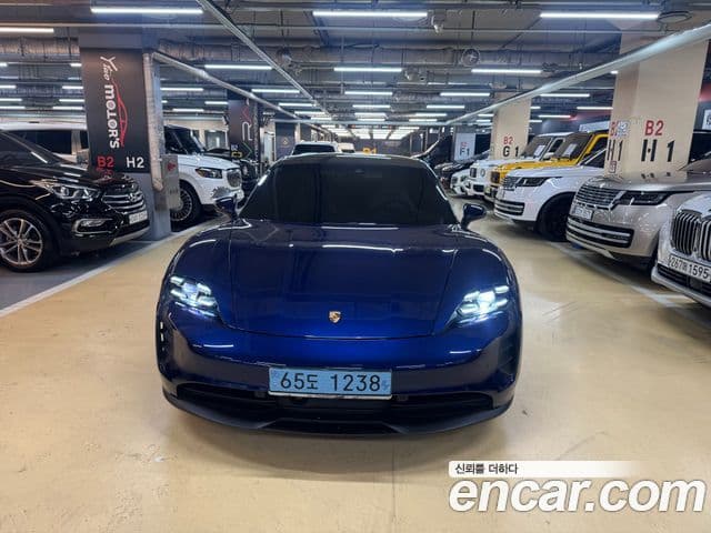 Porsche Taycan 2024 — ფოტო 1/20