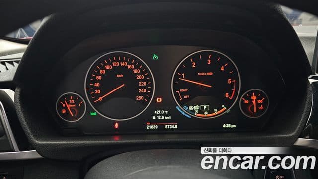 BMW 3 Series 2018 — ფოტო 8/20