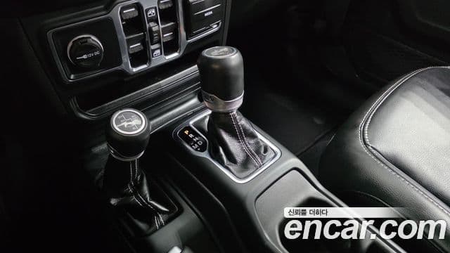 Jeep Wrangler 2023 — ფოტო 9/20